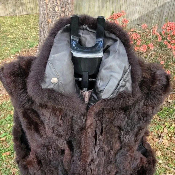 Beautuful Faux Fur Vest - Picture 2 of 6